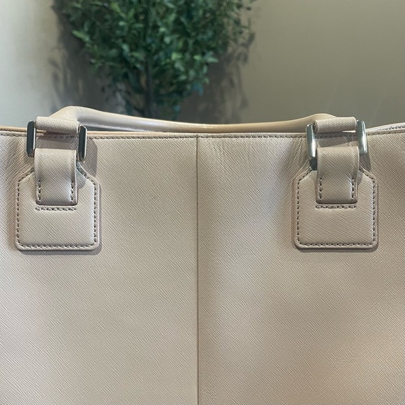 Tory Burch Robinson Tote Nude Bag - Picture 8 of 16